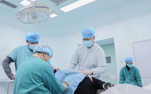 劉保池教授到我院開展自體骨髓細胞治療