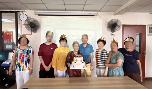 我院心身疾病科一病區(qū)為患者開展集體生日會(huì)